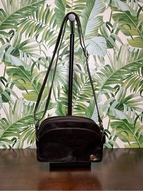 Vtg EUC Multi Compartment Compact Dark Brown Leather Crossbody / shoulder bag